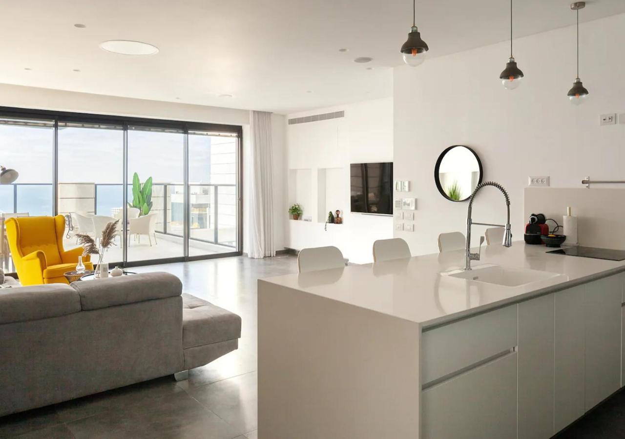 Апартаменты Oַ&O Group- Luxury Penthouse Jacuzzi Sea 36 Floor Бат-Ям Экстерьер фото