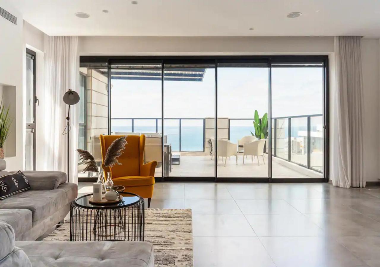 Апартаменты Oַ&O Group- Luxury Penthouse Jacuzzi Sea 36 Floor Бат-Ям Экстерьер фото
