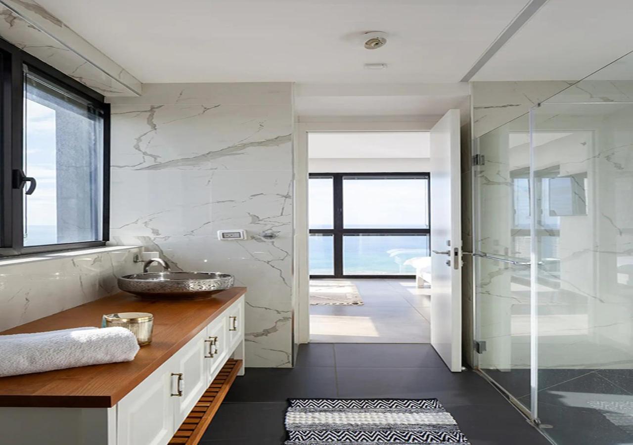 Апартаменты Oַ&O Group- Luxury Penthouse Jacuzzi Sea 36 Floor Бат-Ям Экстерьер фото