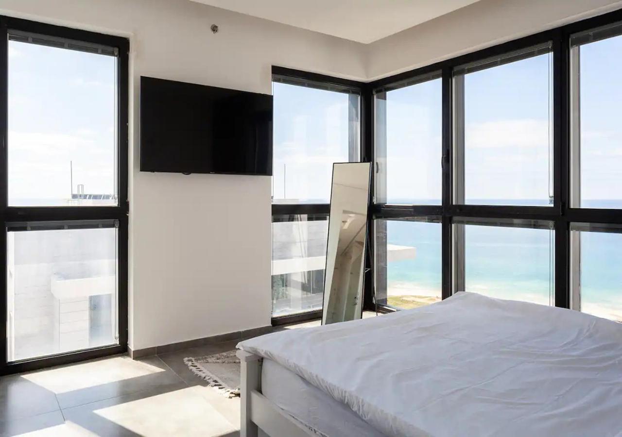 Апартаменты Oַ&O Group- Luxury Penthouse Jacuzzi Sea 36 Floor Бат-Ям Экстерьер фото