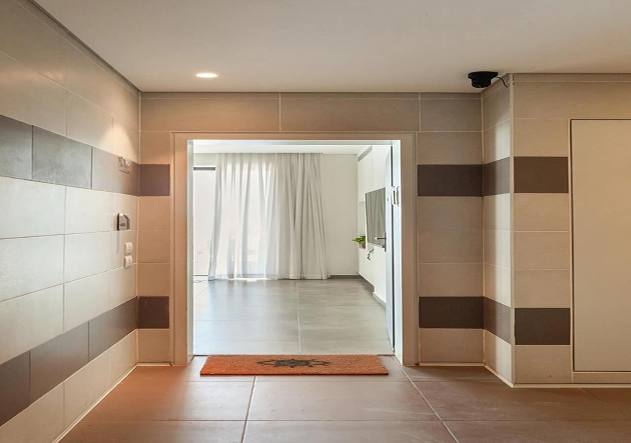 Апартаменты Oַ&O Group- Luxury Penthouse Jacuzzi Sea 36 Floor Бат-Ям Экстерьер фото