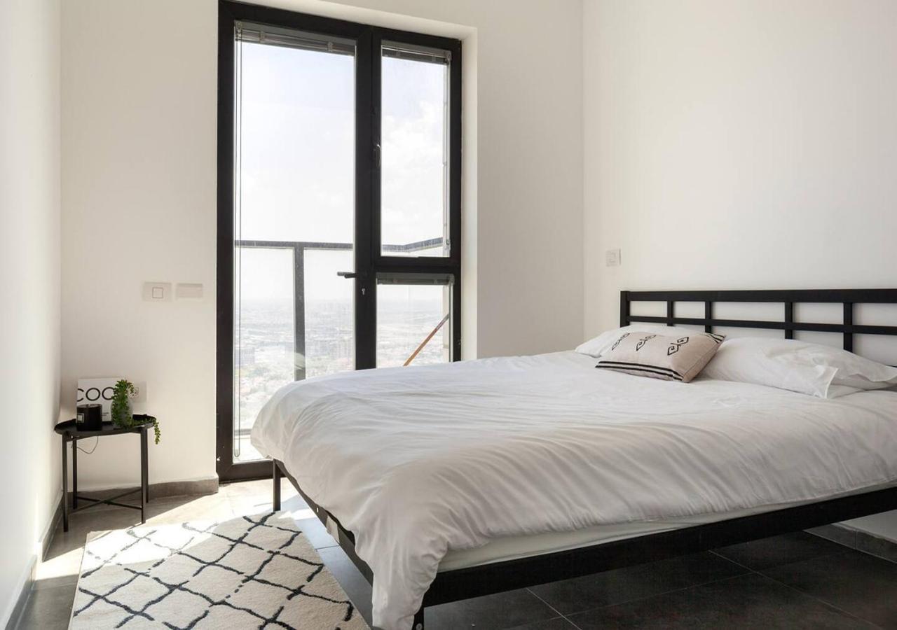 Апартаменты Oַ&O Group- Luxury Penthouse Jacuzzi Sea 36 Floor Бат-Ям Экстерьер фото