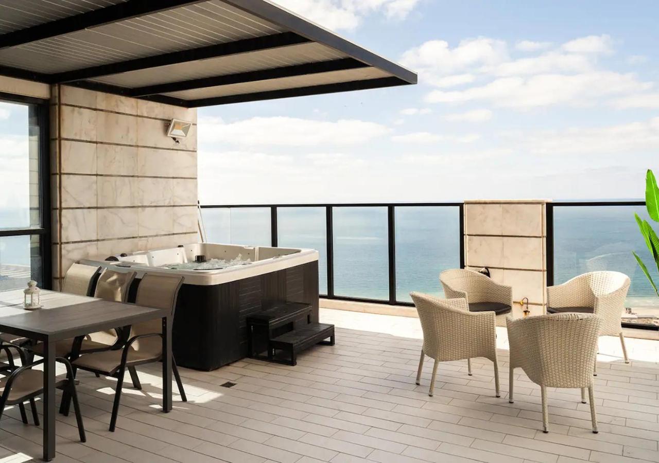 Апартаменты Oַ&O Group- Luxury Penthouse Jacuzzi Sea 36 Floor Бат-Ям Экстерьер фото