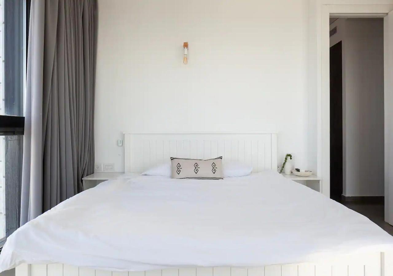 Апартаменты Oַ&O Group- Luxury Penthouse Jacuzzi Sea 36 Floor Бат-Ям Экстерьер фото